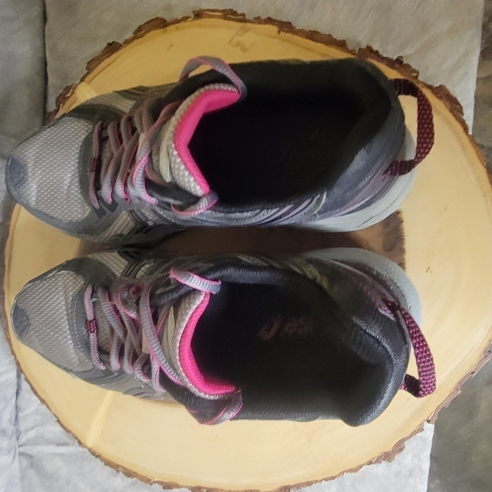 Asics Gel Venture  women's size 7.5 running, walking,training, comfortable. - Picture 8 of 9